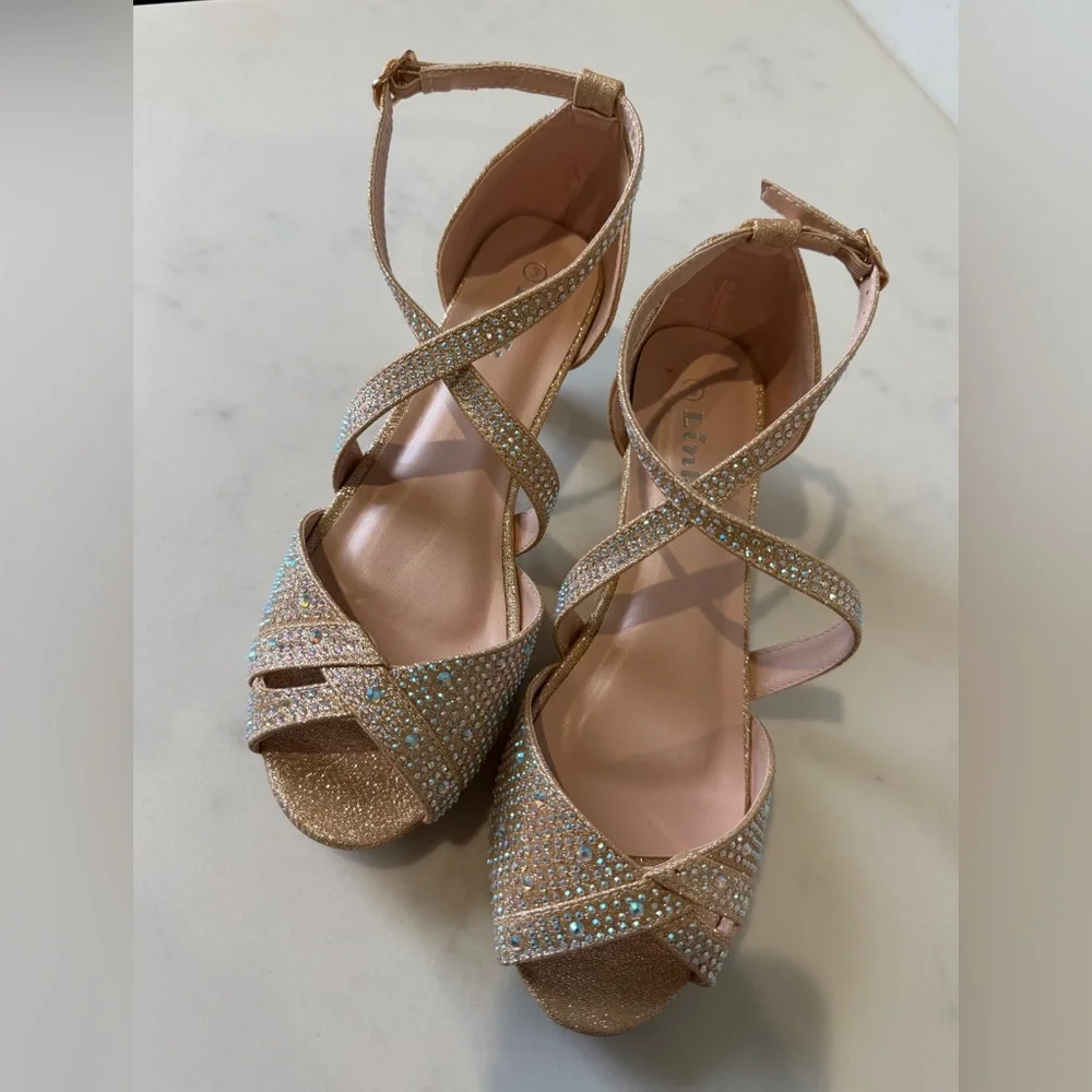 Girls’ Elegant Glittering Strappy Sandals, size Y3